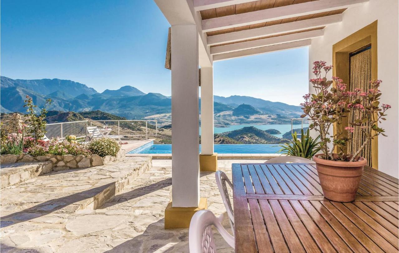 Awesome Home In Cadiz With Swimming Pool エル・ガストル エクステリア 写真