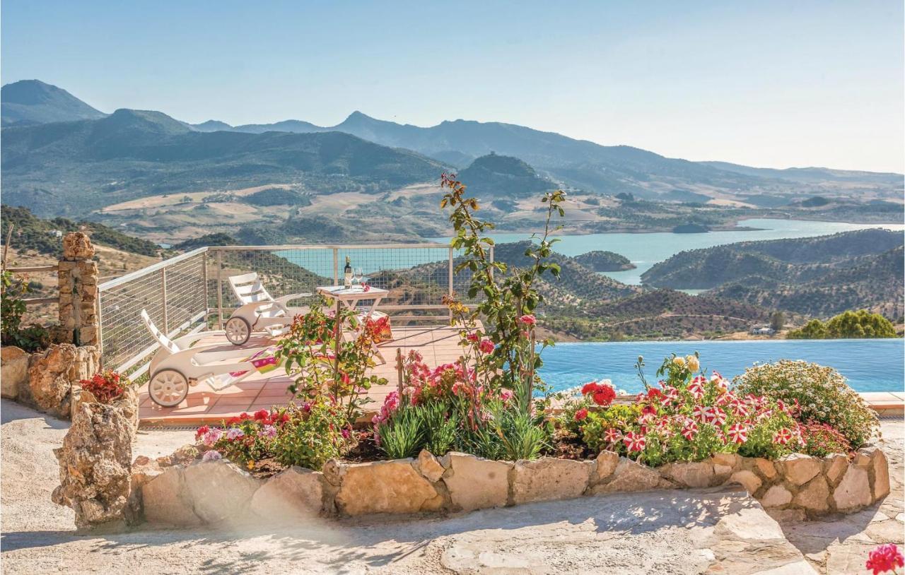 Awesome Home In Cadiz With Swimming Pool エル・ガストル エクステリア 写真