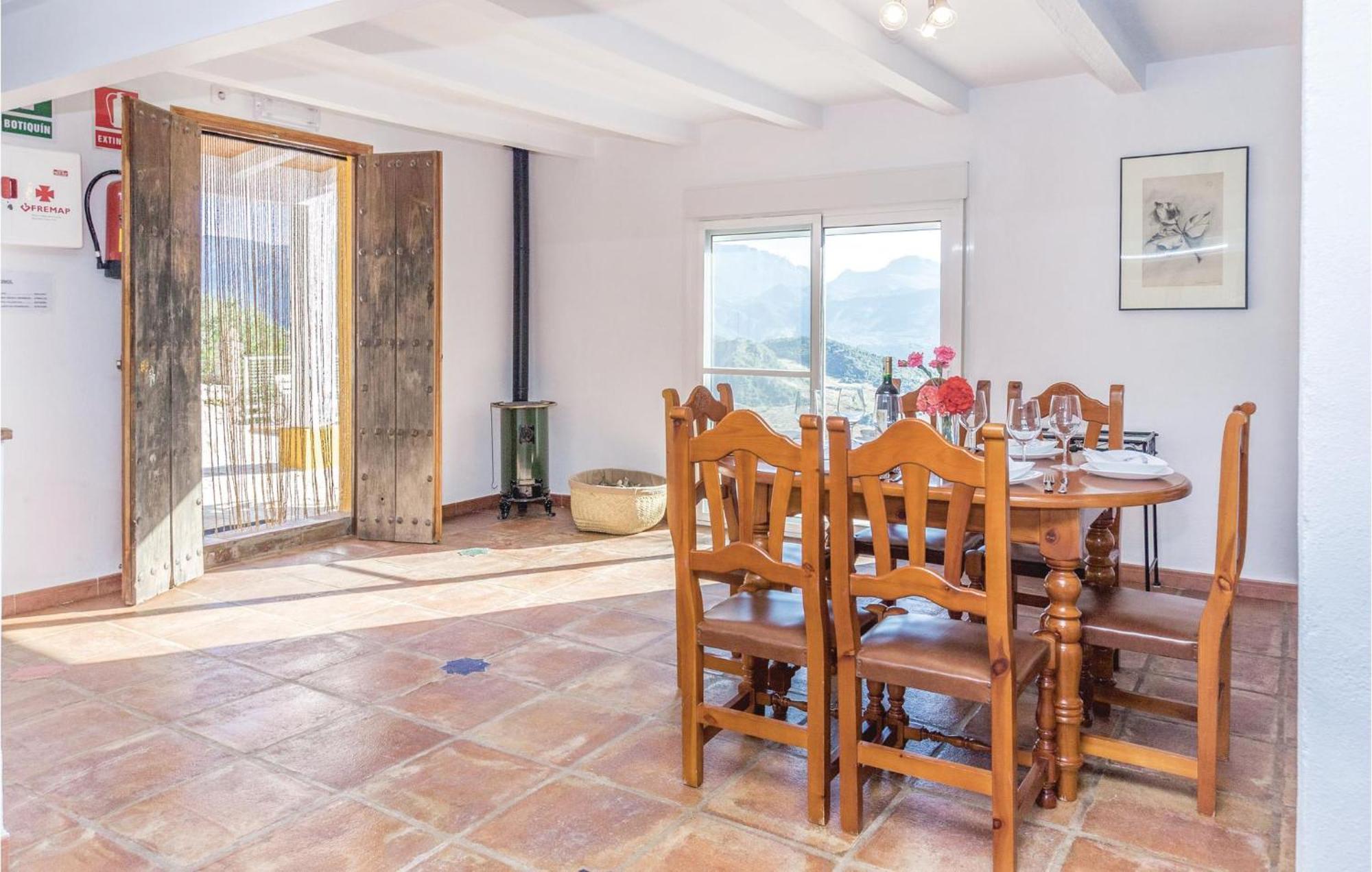 Awesome Home In Cadiz With Swimming Pool エル・ガストル エクステリア 写真