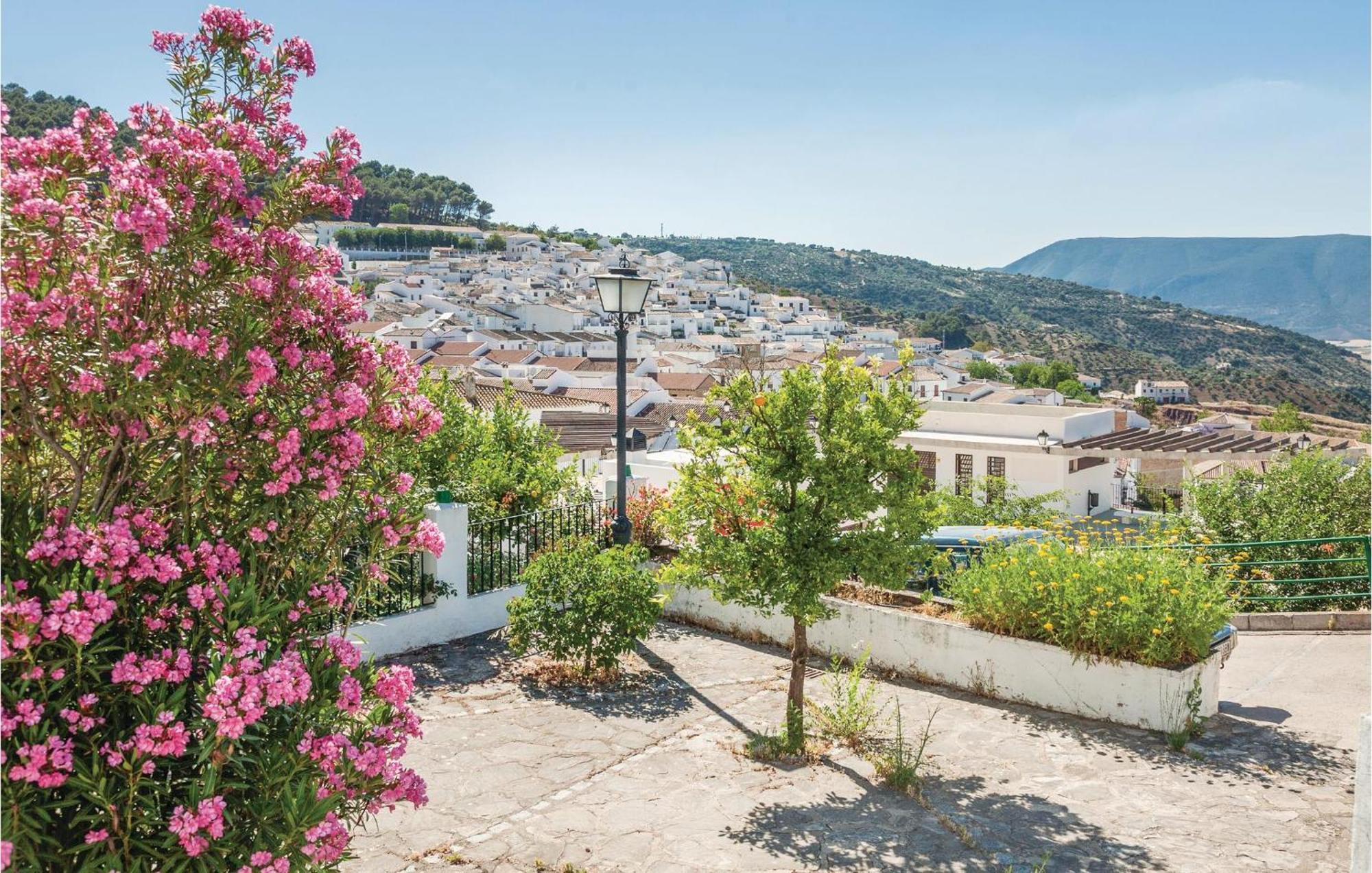 Awesome Home In Cadiz With Swimming Pool エル・ガストル エクステリア 写真